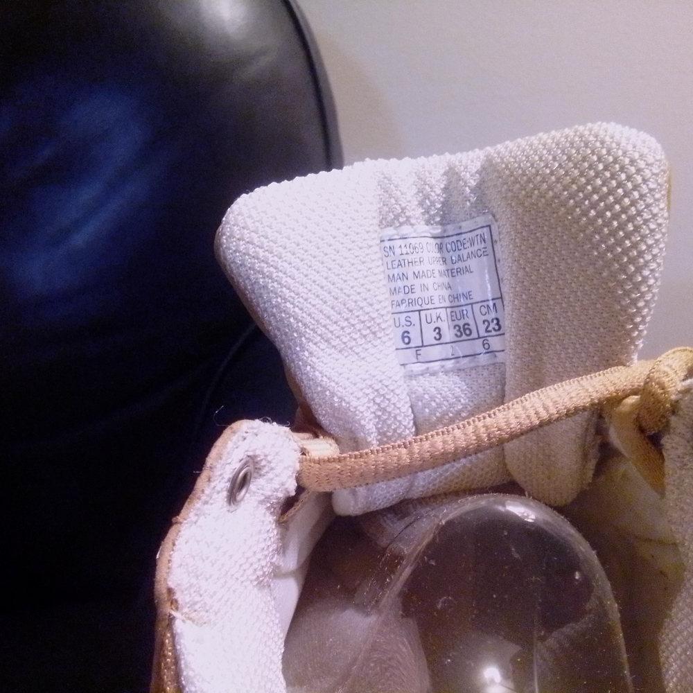 Skechers sport sneakers tan with extra white laces - Picture 4 of 6